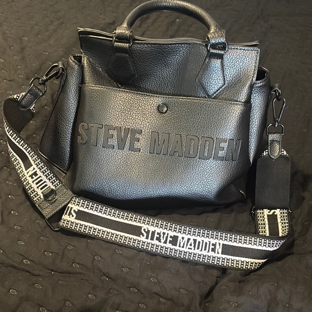 Steve Madden Textured Black Messenger Bag
